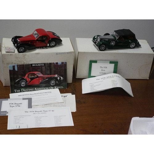 66 - Franklin Mint 1936 Bugatti Type 57SC 1:24 Scale Die Cast Model Car, Boxed with COA plus a Franklin M... 