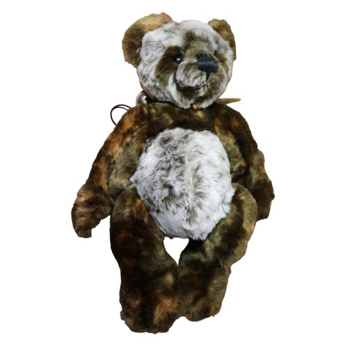 94 - Original Exclusive Design by Isabelle Lee for Charlie Bears - Bruce - CB0104658. Bruce measures 40cm... 