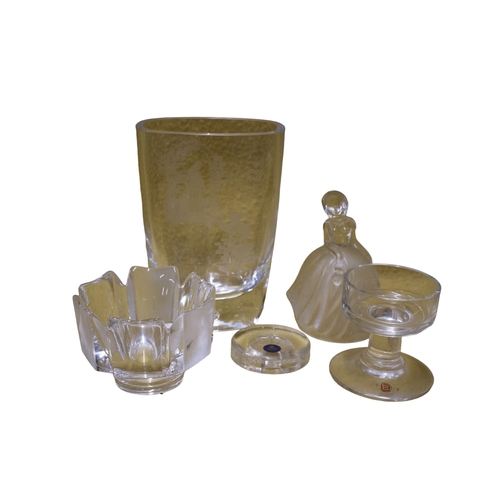 31 - Nice Selection of Quality Glassware including a Beautifully Etched Romeo and Juliet Heavy Vase, Dart... 