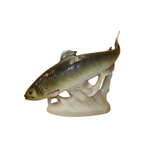 110 - Royal Dux Large Salmon, 40 x 29 cm