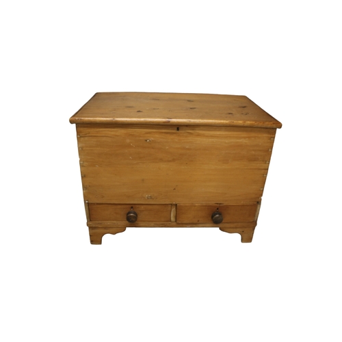 133 - Late Victorian Pine 'Mule' Chest, 1870's in Great Condition, 93.5 x 57 x 72 cm