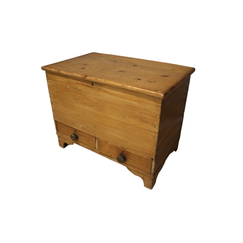 133 - Late Victorian Pine 'Mule' Chest, 1870's in Great Condition, 93.5 x 57 x 72 cm