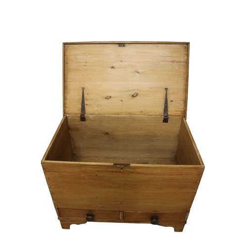 133 - Late Victorian Pine 'Mule' Chest, 1870's in Great Condition, 93.5 x 57 x 72 cm