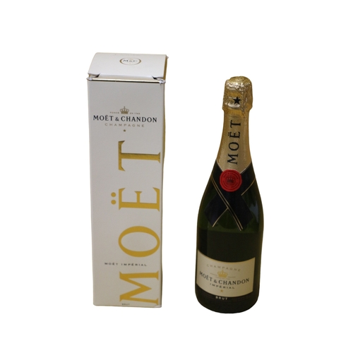 138 - Moet Champagne 750ml