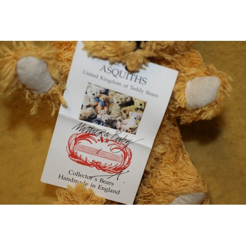 35 - Asquith of Windsor Collectors Bear, 17cm