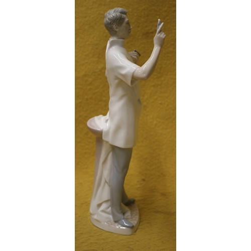 46 - Lladro Boxed and Mint 'Dentist' Figurine, 36cm Tall, 4762