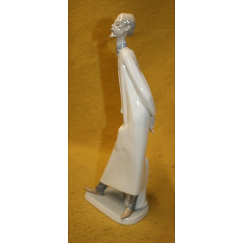 48 - Lladro Boxed and Mint 'Doctor' Figurine, 36cm Tall, 4602