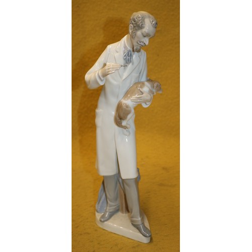 49 - Lladro Boxed and Mint 'Vet' Figurine, 35cm Tall, 4825