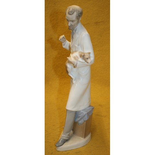 49 - Lladro Boxed and Mint 'Vet' Figurine, 35cm Tall, 4825