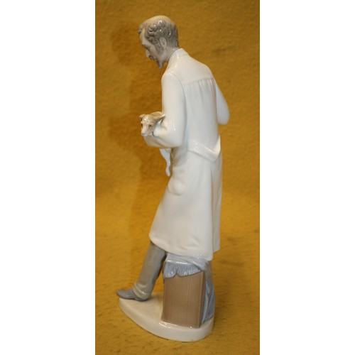 49 - Lladro Boxed and Mint 'Vet' Figurine, 35cm Tall, 4825