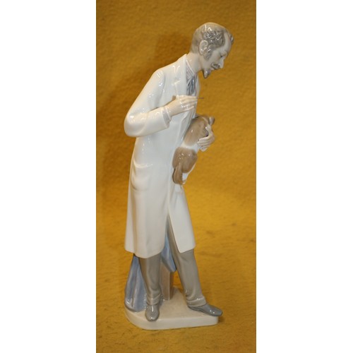 49 - Lladro Boxed and Mint 'Vet' Figurine, 35cm Tall, 4825