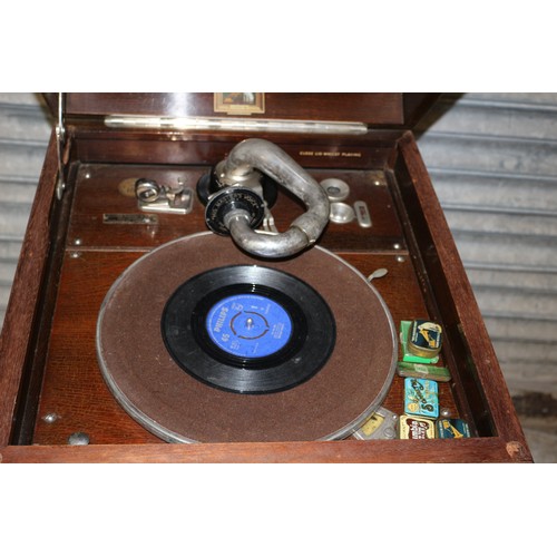 101 - Vintage Record Player, In Working Condition