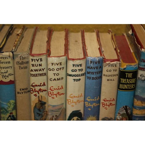 108 - Nice Collection of Enid Blyton Books, Including Some Others - Many with Dust Covers