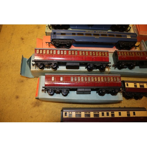 117 - Nice Collection of Hornby & Tri-Ang Model Trains, Some Boxed