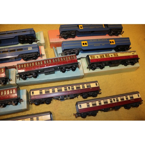 117 - Nice Collection of Hornby & Tri-Ang Model Trains, Some Boxed