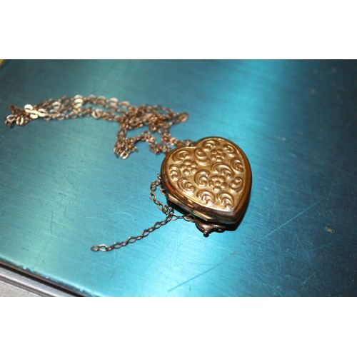 134 - 9CT Heart Locket Plus Gold Chain, 4.1g Weight