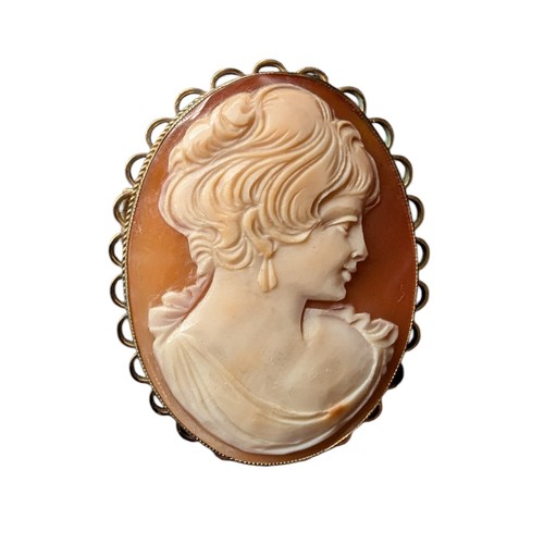 27 - Cameo Mounted in 9ct Gold Mount - 10.3g Total Weight - Estate Sale