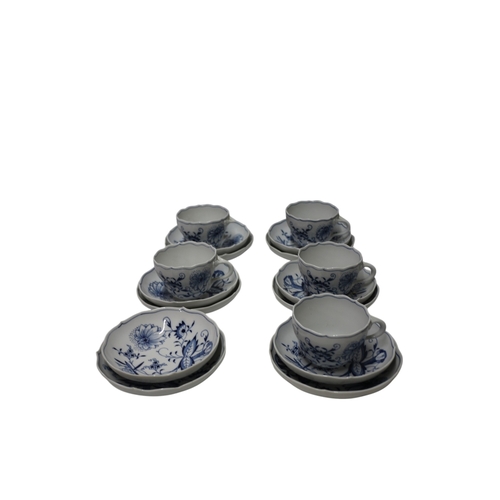 55 - Nice Set of Meissen, 26 pieces, Blue Onion Pattern