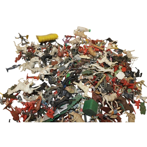 19 - Bundle of Vintage Metal and Plastic Figures/Animals
