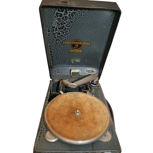 21 - Viva-Tonal Columbia Grafonola Table Top Record Player plus Collection of 45's