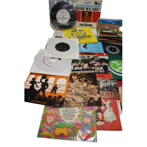 21 - Viva-Tonal Columbia Grafonola Table Top Record Player plus Collection of 45's