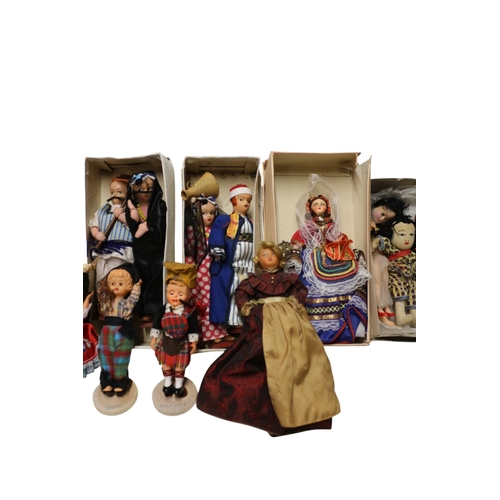 37 - 19 x Vintage Dolls