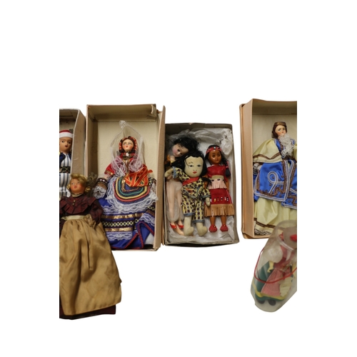37 - 19 x Vintage Dolls