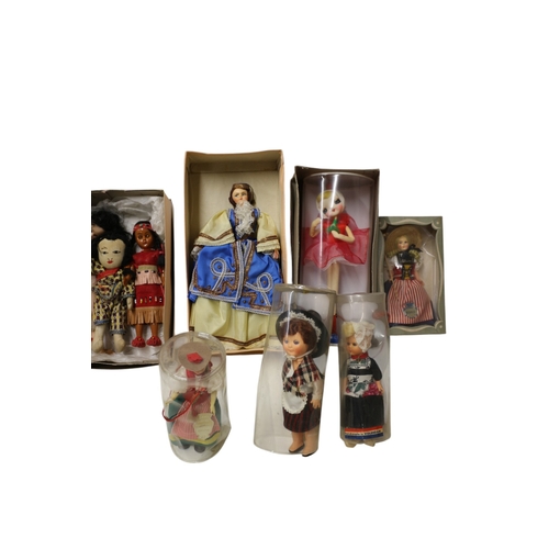 37 - 19 x Vintage Dolls