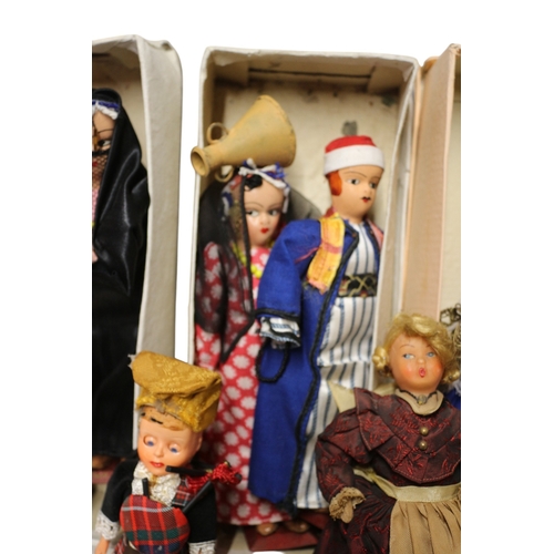 37 - 19 x Vintage Dolls