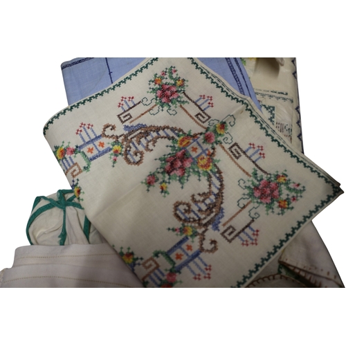 39 - Suitcase of Vintage Fabric, inc Embroidered Table Cloths, Napkins and Place Mats