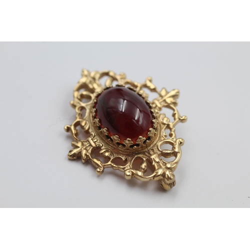 10 - 9ct gold cabochon garnet ornate brooch 8.5 grams gross