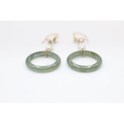 105 - 9ct gold nephrite & rice pearl drop earrings 3.4 grams gross