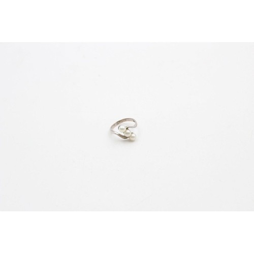 109 - Low carat pearl trilogy ring 2.6 grams gross