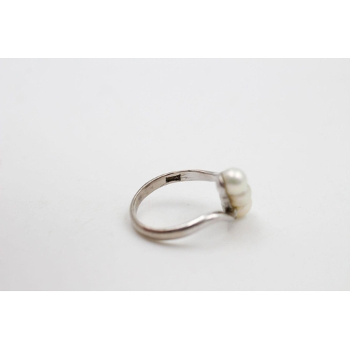 109 - Low carat pearl trilogy ring 2.6 grams gross