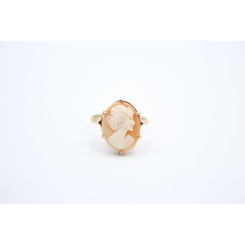 138 - 2 x 9ct gold cameo rings 4.9 grams gross