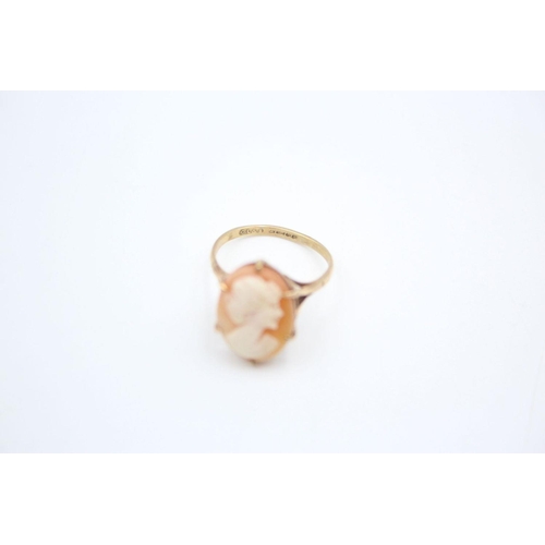 138 - 2 x 9ct gold cameo rings 4.9 grams gross