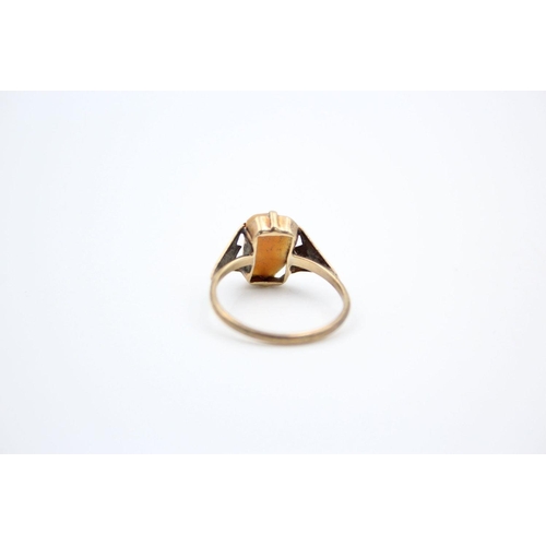 138 - 2 x 9ct gold cameo rings 4.9 grams gross