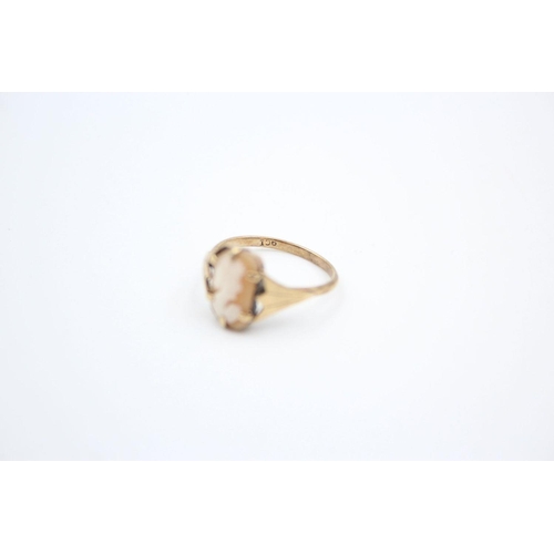 138 - 2 x 9ct gold cameo rings 4.9 grams gross