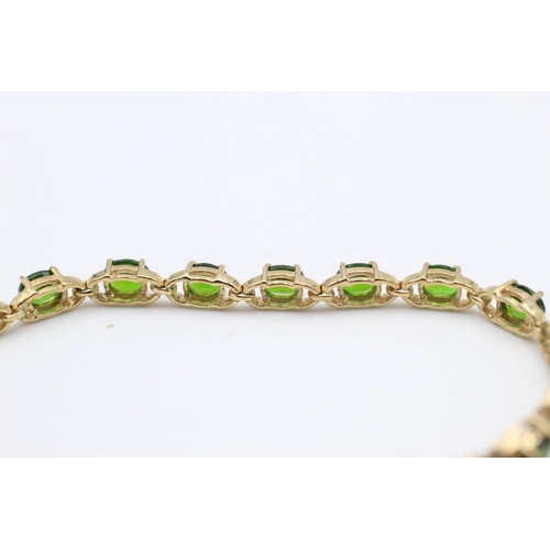 139 - 9ct gold Green gemstone line bracelet 9.5 grams gross