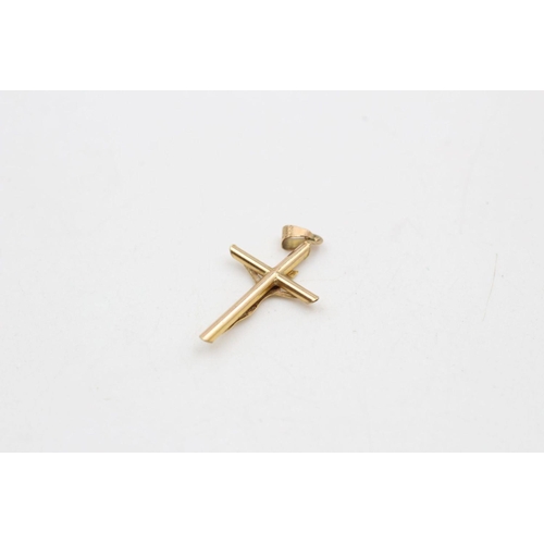 163 - 2 x 9ct gold crucifix and cross pendants 2.2 grams gross