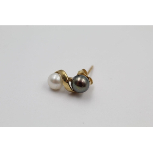 176 - 10ct gold pearl stud earrings 1.8 grams gross