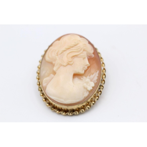 191 - 2 x Vintage 9ct cameo brooches 11.7 grams gross