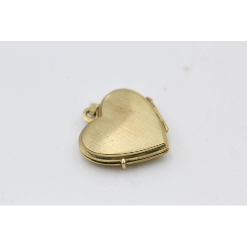 194 - 2 x 9ct gold patterned locket pendants 2.7 grams gross