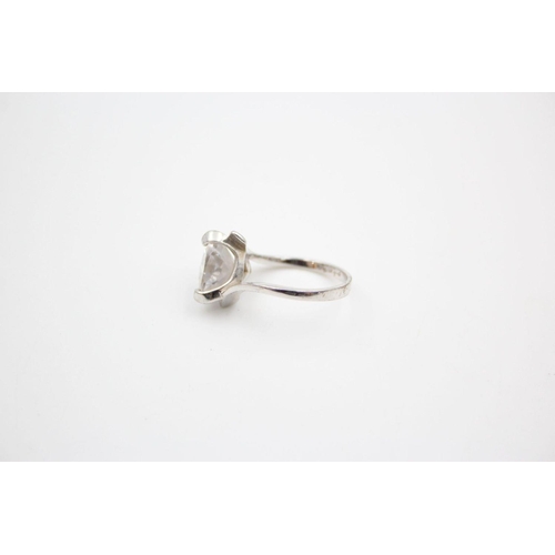 197 - 9ct white gold gemstone bypass design ring 4.4 grams gross