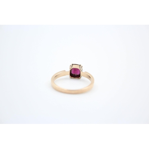 198 - 10ct gold antique garnet ring 2.6 grams gross