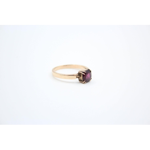 198 - 10ct gold antique garnet ring 2.6 grams gross