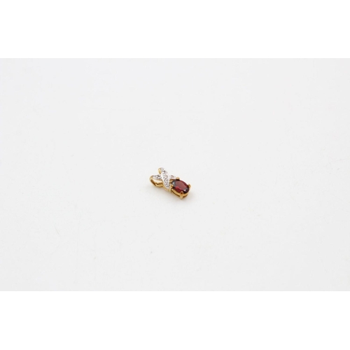 201 - 9ct Gold garnet & diamond detail pendant 2.2 grams gross