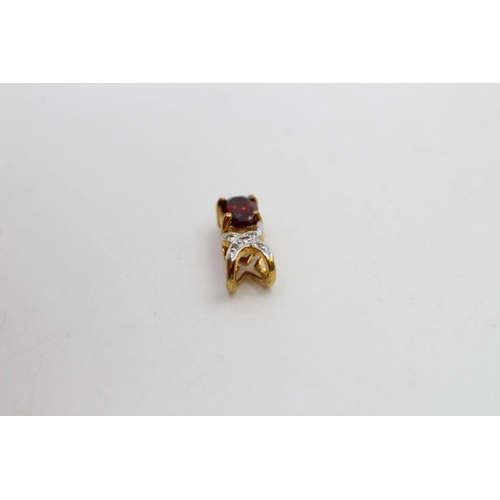 201 - 9ct Gold garnet & diamond detail pendant 2.2 grams gross