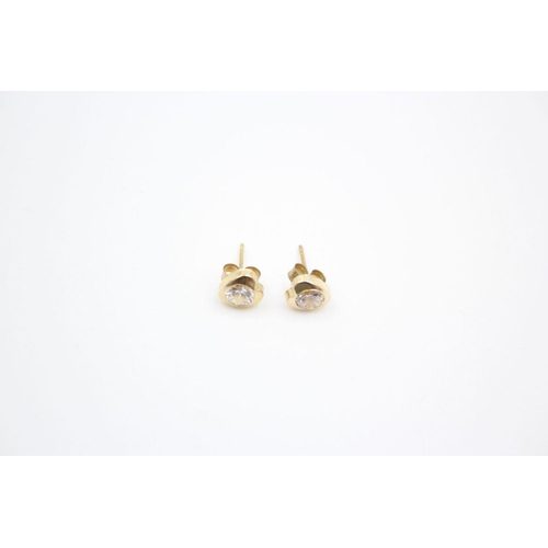 206 - 2 x 9ct gold gemstone stud earrings 1.6 grams gross