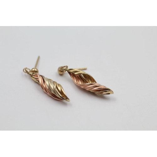 212 - 2 x 9ct gold tricolour twist drop earrings 1.8 grams gross